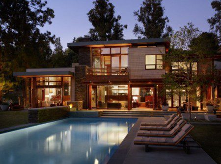 Дом не правильной формы с классным дизайном Дом не правильной формы с классным дизайном