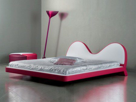 Розовая кровать и модульный диван от Valdichienti Розовая кровать и модульный диван от Valdichienti