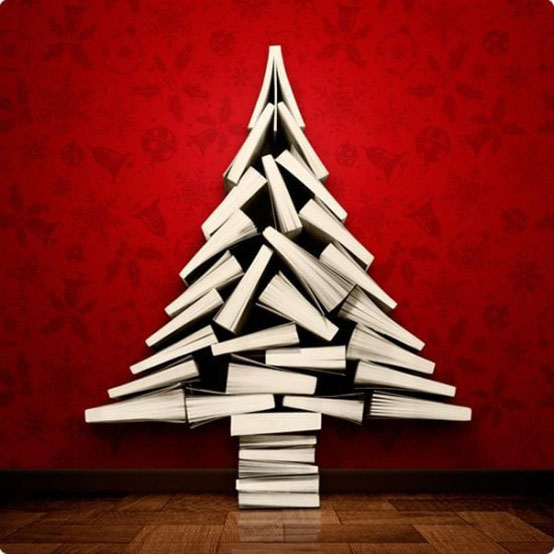 Необычная новогодняя елка из книг