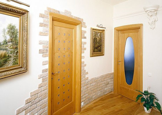 Откосы не широкие, поэтому отделка их минимальна